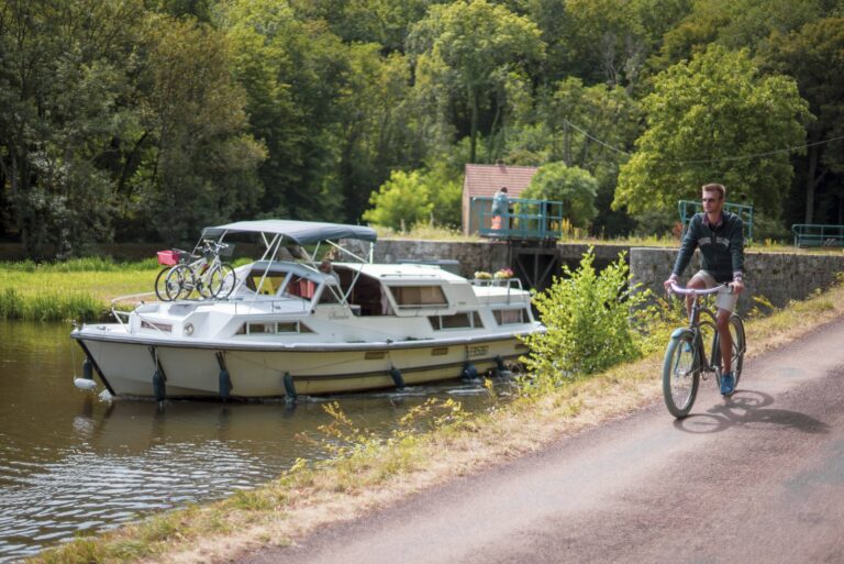 Le canal du Nivernais est réputé être l’un des plus beaux canaux d’Europe / Photo par Pierre Demaillet