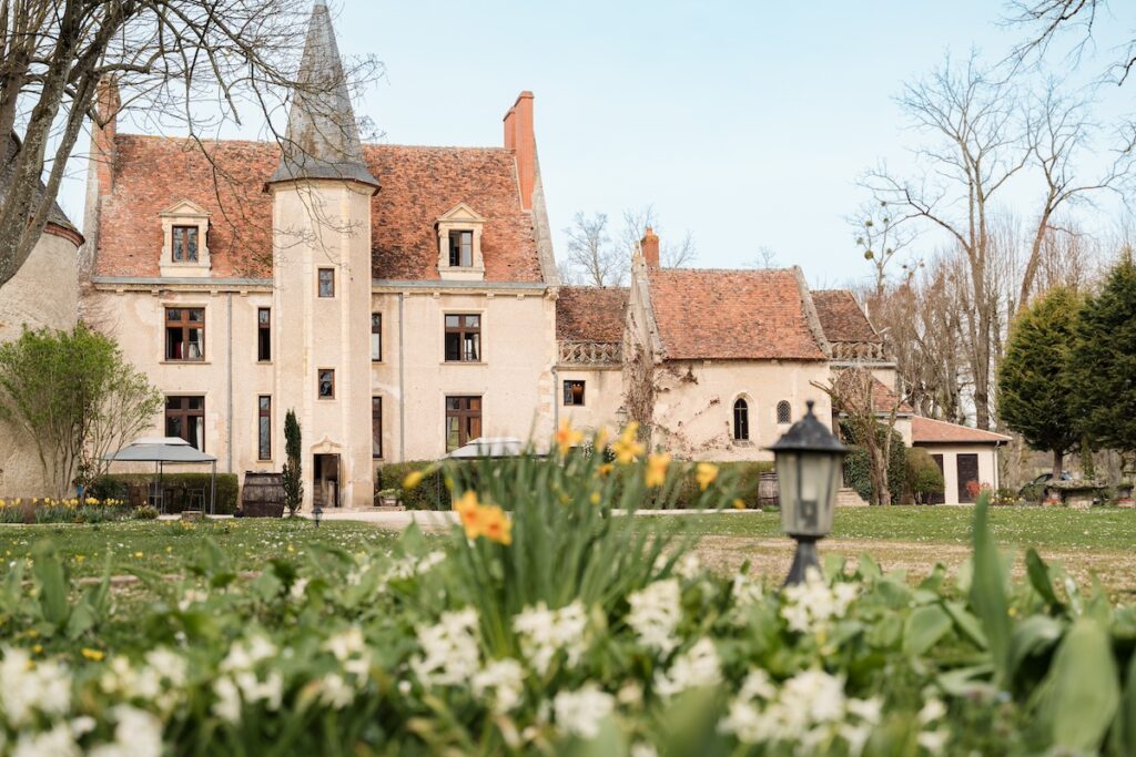 Le château Le Sallay abrite une table gastronomique qui propose un menu à 35 € / Photo par Romain Liger pour Koikispass