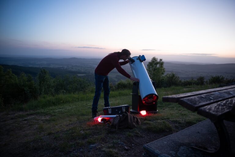 L'astroguide Clément Soulier est intarissable sur le ciel et le Morvan / Photo par Clément Millot pour Koikispass